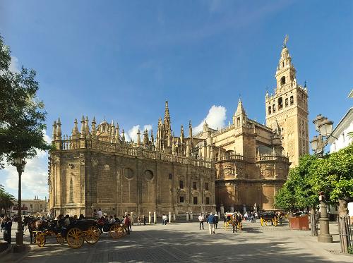 Cathedral of Seville with on the right the former minaret 'Giralda' 