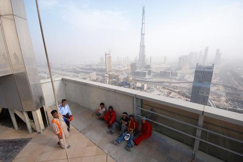 Abu Dhabi Foreign construction workers take a break Photo: Piotr Zarobkiewicz