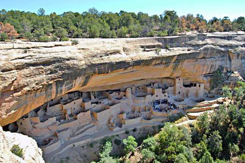 Dwellings in the rocks of the Ancient Pueblo Peoples 
