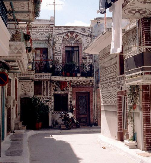 Chios houses in Pyrgi with 'xistá' motives