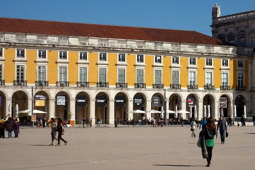 Portuguese stroll in a square in Lisbon