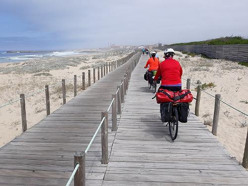 Cycle tourism at Espinho in the Costa Verde 