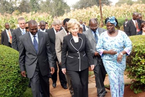 U.S. Secretary of State Hillary Rodham Clinton (center) walks with Kenyan Minister of Agriculture William Ruto (left) and Kenyan environmental and political activist Wangari Maathai (right)