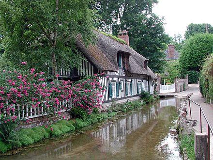 Veules stroomt door het dorp Veules-des-Roses