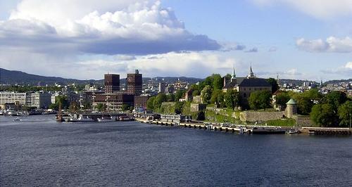 Akershusstranda in downtown Oslo, with Oslo City Hall and Akershus Festning