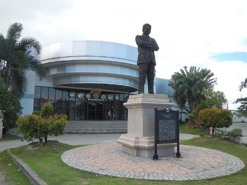 Statue president Aquino, Philippines