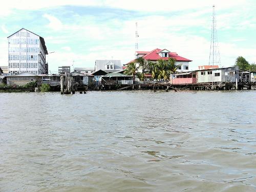 Parimaribo seen fronm the Surinam river