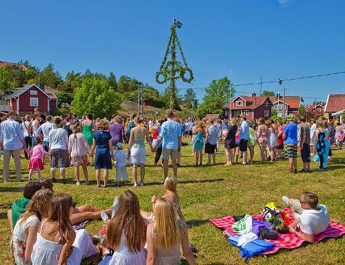 Swedes celebrate midsummer