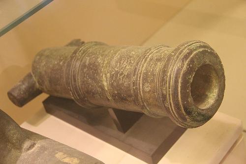 Cannon from the days of the Le Dynasty, Vietnam