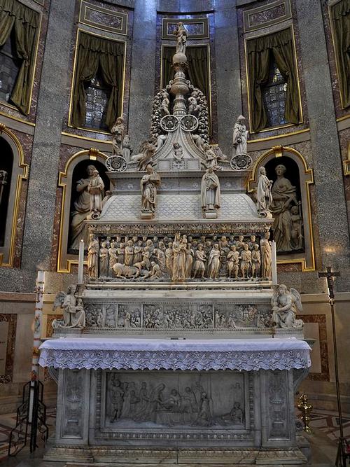 Tomb of San Domenico in the basilica of the same name in Bologna 
