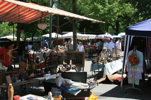 Flea market on the Bürkliplatz in Zurich